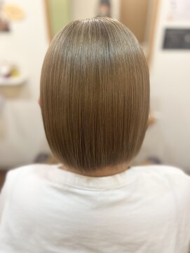 フリージア(freesia) ダブルカラー/ミニボブ/髪質改善/ミルクティー