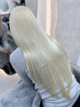 エス 熊谷(Ess) 《Yui》ホワイトブロンド/ブリーチカラー/熊谷