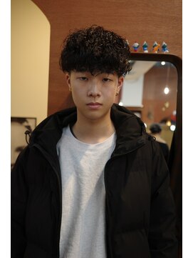 エディ(Edy) マッシュツイストスパイラルパーマツイスパケアパーマ眉毛カット