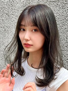 ティア(Tia.) （内巻きワンカール/ミディアムレイヤー/縮毛矯正/髪質改善）