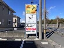 6号から入ってすぐ右手！店舗前に駐車場5台完備☆