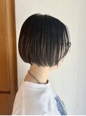 襟足ギリギリのシンプル切りっぱなしボブ