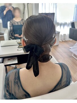 オウン(AUN) タイトシニヨン