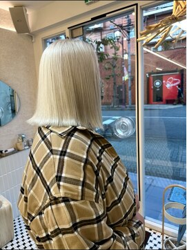 コス(KOS) 【KOS 立川】クリームホワイト×外ハネボブ