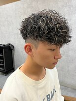 エルマーク 神戸三宮(L-MARK) スパイラルパーマツイストパーマアップバング短髪メッシュ