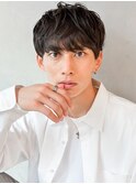 ナチュラルヘアフェザーショート前髪パーマブルーブラック