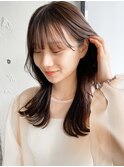 フェイスフレーミング前髪セミディうるツヤワンカールブラウン
