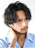ツイストスパイラルパーマセンターパートウルフカット