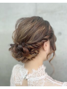 サロンロール(Salon Roll) ルーズアップアレンジ