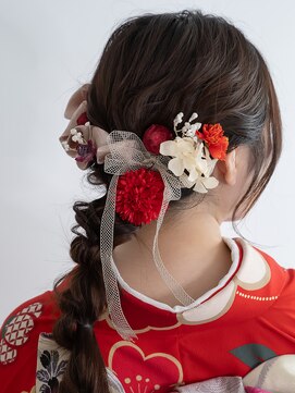 ヘアーサロン ラフリジー(Loufreasy) 成人式振袖赤リボン編みおろしヘアアレンジ＊卒業式袴にも＊