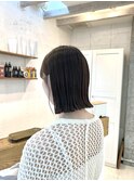 タイトなシルエットの大人ボブ