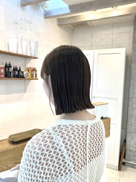 センスヘア(SENSE Hair) タイトなシルエットの大人ボブ