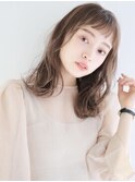 くびれレイヤーミディアムに透け感グレージュ