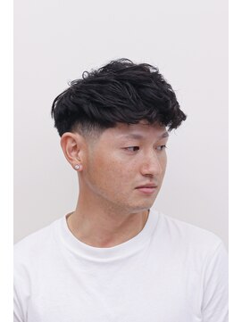 ダリーサード(DALIE third) テーパーフェードスペインカールスキンフェード