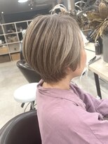 ベルム(Belme) 脱白髪染めハイライトグレーベージュハンサムショート