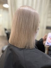 ダメージを抑えたブリーチ×エクステで理想ヘアに