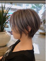 ロハスバイケンジ(LOHAS by KENJE) 【小田急相模原】くびれショートを活かす白髪ぼかし