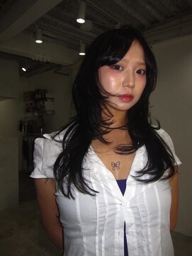 イル 天神大名店(ill) ハッシュカット/レイヤースタイル
