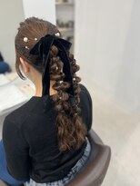 リタ(rita)&nbsp;ツインポニーテールヘアアレンジ