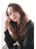 かきあげ前髪ウェーブロングスタイル