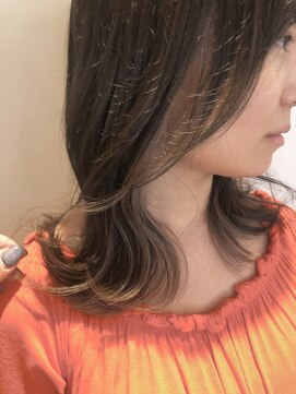 グランドライン(GRAND LINE) ベージュインナーカラー　モテ髪カタログ透明感ベージュ