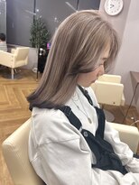 シカ 神戸三宮元町店(Cica)&nbsp;ハイトーン ミルクティーベージュ エンドカラー ブリーチ 三宮