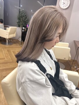 シカ 神戸三宮元町店(Cica) ハイトーン ミルクティーベージュ エンドカラー ブリーチ 三宮