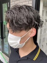 ツイストスパイラルパーマセンターパートツーブロック刈り上げ
