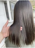 オリーブベージュ