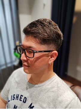 トレバー(Trever) サイドパート風フェードスタイル