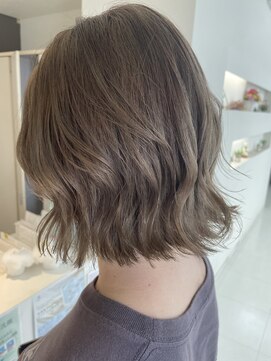 スリーヘアーデザインズ(Three Hair Designs) ヘーゼルベージュ