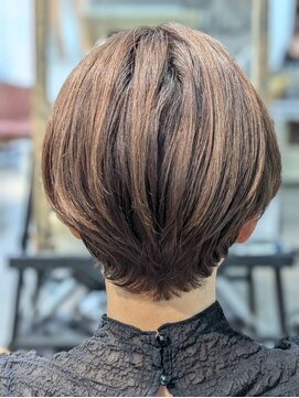 レガーレ(Legare) 秋冬癖毛を活かしたショートスタイル