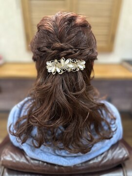 ヘアー アンド ヒーリングスパ アイナ(aina) およばれハーフアップ