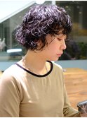 大人の外国人風パーマスタイル｜イメチェン◎