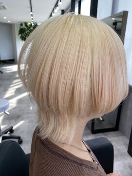 アグ ヘアー ルビス 広島段原店(Agu hair rubis) ホワイト系 ベージュ系 ショートウルフ 10代 20代 夏 秋