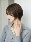 首元を美しく見せる、大人女性の上品なくびれショート