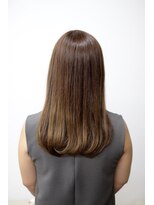 バングス(bangs)&nbsp;肩下セミロングのグラデーションスタイル。