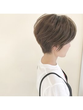 デフィー(DEFY) アッシュベージュのショートスタイル
