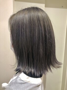 ルー(loup) シルバーグレージュ/ブリーチ/ダブルカラー/外ハネ/福岡/天神