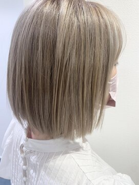 アッシュ 千歳烏山店(Ash) シアーベージュ切りっぱなしボブ
