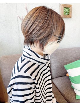 エム インターナショナル 春日部本店(EMU international) 襟足タイトに形がよくみえるあ丸み丸みショートヘア☆