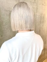 セル(CELL)&nbsp;ホワイトベージュ　ぱつっとボブ　ハイトーンボブ