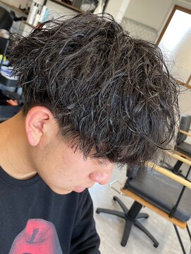 フゥ 宇都宮(FeU) 波巻きパーマメンズパーマメンズヘアツーブロックツイストパーマ