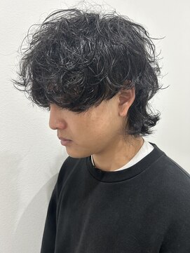 ヒュイル バイ ニアウ(Hwyl by Niau) メンズマッシュセンターパートスパイラルパーマニュアンスパーマ