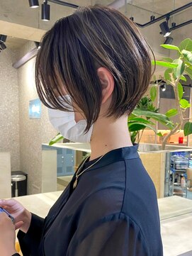 エリマ 武蔵小杉(elima) ショートカットくびれショート前下がりボブベージュカラー40代