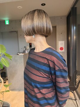 プール(pour.) 前上がりボブ×ハイライト