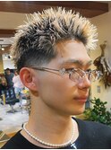 ブロンドカラー×スパイキーショートフェードで男らしさ◎