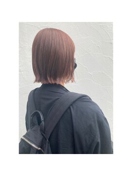 ヴァロ(Valo) 大人かわいい外はね切りっぱなしボブ／インナーカラー