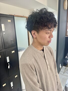 ウタシロイロ(uta shiroiro) メンズパーマ