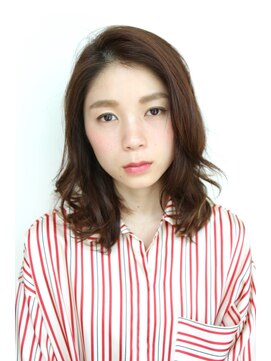 クロスオーバー(Cross Over) 小顔ミディアムレイヤー